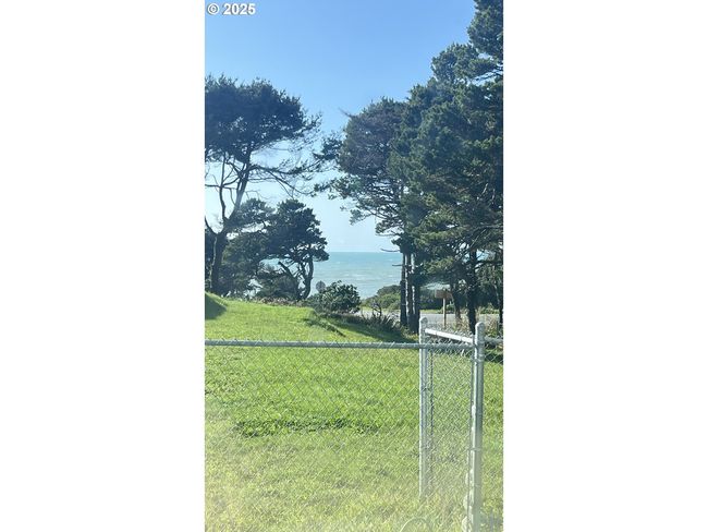 34112 Ophir Rd, House other with 3 bedrooms, 2 bathrooms and 2 parking in Gold Beach OR | Image 35