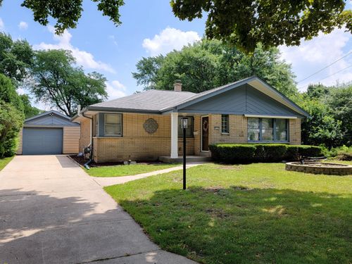 7181 W Wedgewood Dr, Milwaukee, WI, 53220-1132 | Card Image