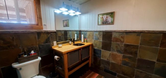 702 E Schubert St, House other with 3 bedrooms, 3 bathrooms and 2 parking in Fredericksburg TX | Image 23