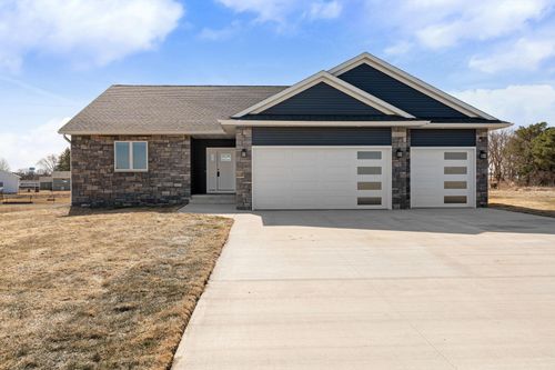 1804 13th Ave Ne, Austin, MN, 55912 | Card Image