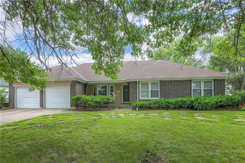 300 S Silver Top Ln, Raymore, MO, 64083-9240 | Card Image