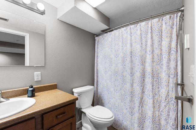 2424 S Main Ave, House other with 4 bedrooms, 3 bathrooms and null parking in Sioux Falls SD | Image 31