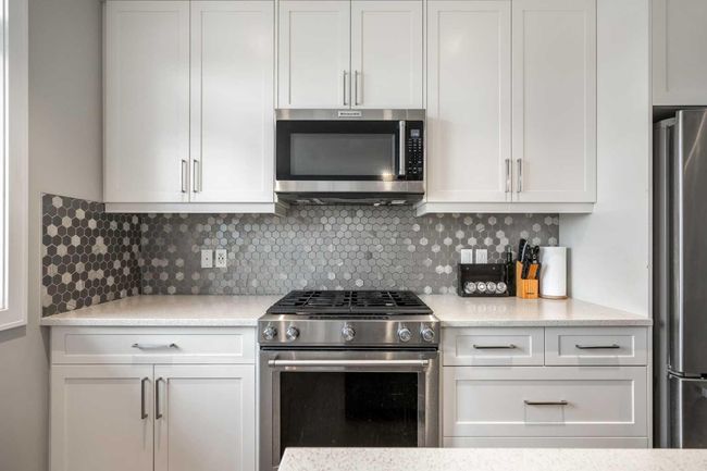 831 85 St Sw, Home with 4 bedrooms, 3 bathrooms and 2 parking in Calgary AB | Image 8
