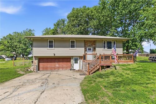 326 Gregory Dr, Gower, MO, 64454-9160 | Card Image