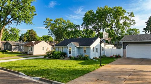 5705 Washington St Ne, Fridley, MN, 55432-5667 | Card Image