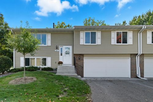 4677 Ridge Cliff Dr, Eagan, MN, 55122-3709 | Card Image