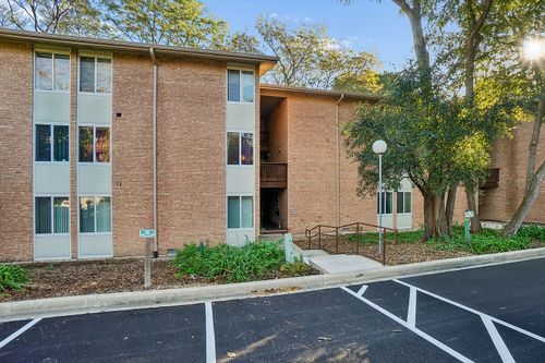 d-5813 Oakwood Dr, Lisle, IL, 60532-2944 | Card Image