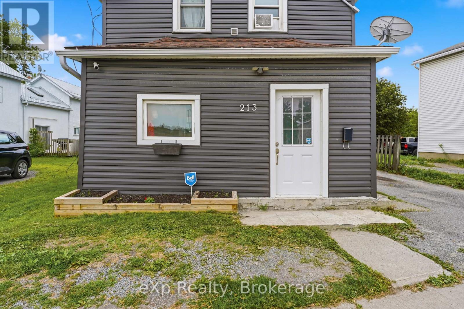 Residential in Belleville (Belleville Ward) 4