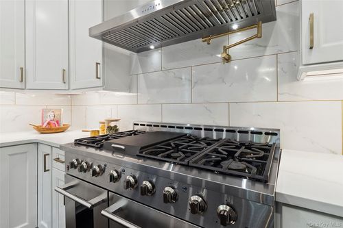 53 Jay St, Katonah, NY, 10536-3728 | Card Image