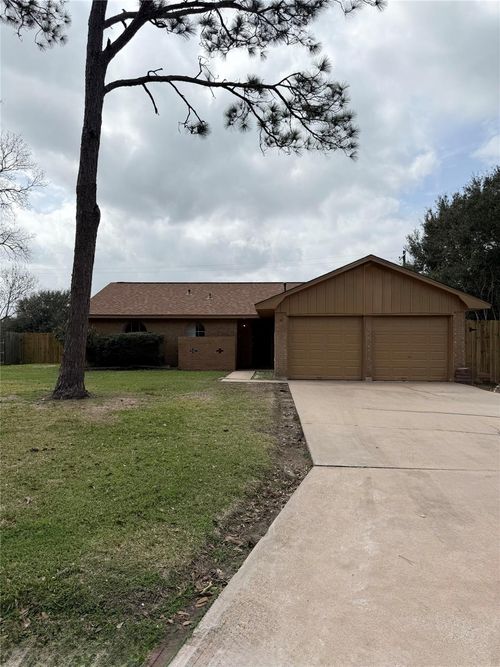 3808 Holly Glen Dr, Bay City, TX, 77414-6933 | Card Image