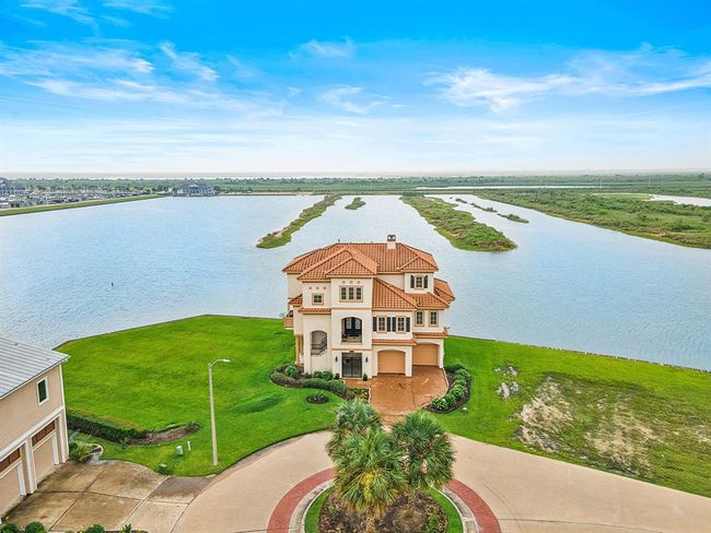 Look at that view! This view shows cul-de-sac location, Harborwalk Marina and Marina Channel. | Image 46