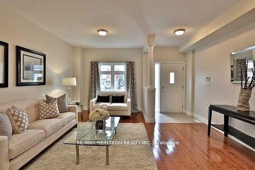 upper-1339 Woodbine Ave, East York, ON, M4C4G3 | Card Image