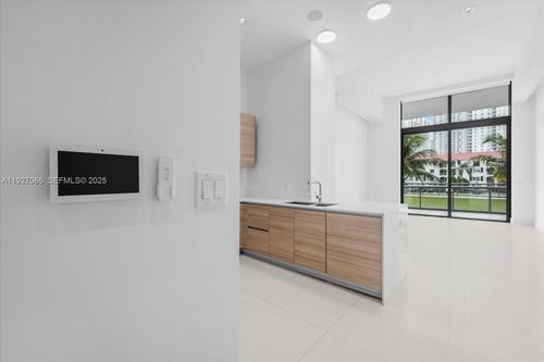 apt-103-3250 Ne 188th St, Miami, FL, 33180-3359 | Card Image