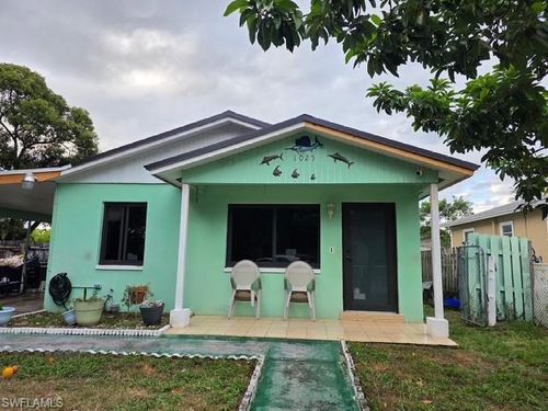 1025 Selkirk St, West Palm Beach, FL, 33405-3025 | Card Image