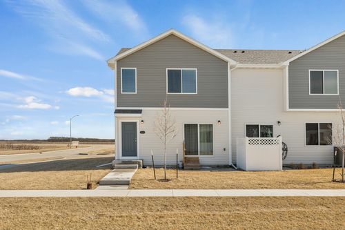 2828 Quartz Ave Ne, Bondurant, IA, 50035-2702 | Card Image
