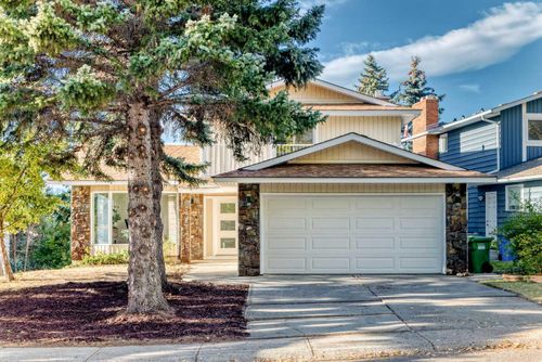 19 Ranch Estates Rd Nw, Calgary, AB, T3G1L4 | Card Image