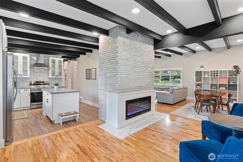 18568 Densmore Avenue N, Shoreline, WA, 98133 | Card Image