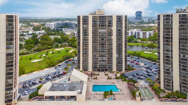 528 - 20301 W Country Club Dr, Condo with 2 bedrooms, 2 bathrooms and null parking in Aventura FL | Image 35