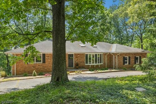 783 Long Hill Rd, Gillette, NJ, 07933-1321 | Card Image