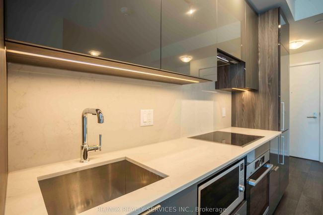 1806 - 28 Freeland St, Condo with 2 bedrooms, 1 bathrooms and null parking in Toronto ON | Image 6