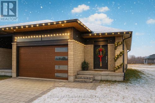 55-2 Coastal Cres, Grand Bend, ON, N0M1T0 | Card Image