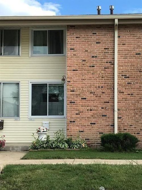 g-9001 N Swan Road, Milwaukee, WI, 53224 | Card Image