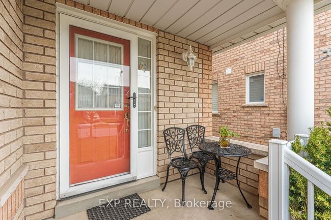 16 La Pinta St, House attached with 3 bedrooms, 3 bathrooms and 2 parking in Maple ON | Image 4