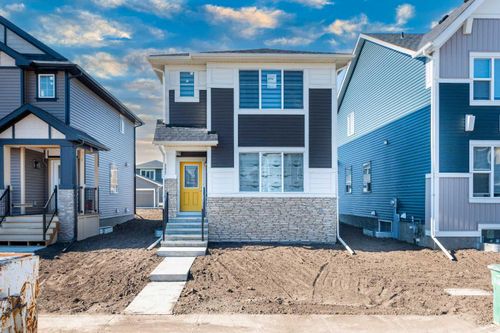 840 Midtown Dr Sw, Airdrie, AB, T4B4V7 | Card Image