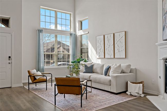 Bright open floorplan! Lots of natural light | Image 4