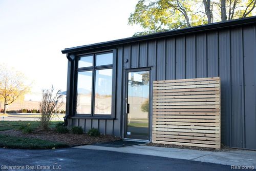 872 E Auburn Rd, Rochester Hills, MI, 48307-5308 | Card Image