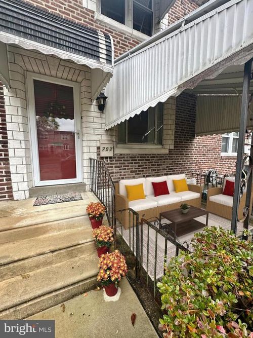 707 Crescent Dr, GLENOLDEN, PA, 19036-1603 | Card Image