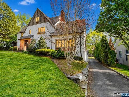 112 Oxford Pl, Glen Rock, NJ, 07452-2011 | Card Image