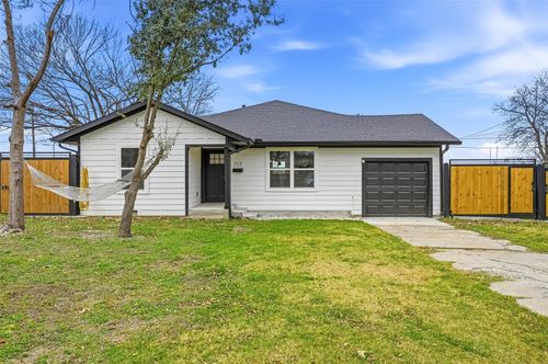 717 Circle Dr, Arlington, TX, 76010-7230 | Card Image