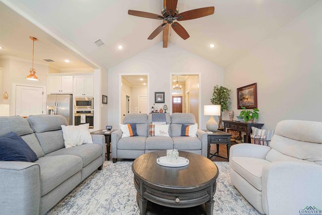 2834 Guinn Farms Rd, House other with 3 bedrooms, 2 bathrooms and null parking in Tyler TX | Image 4