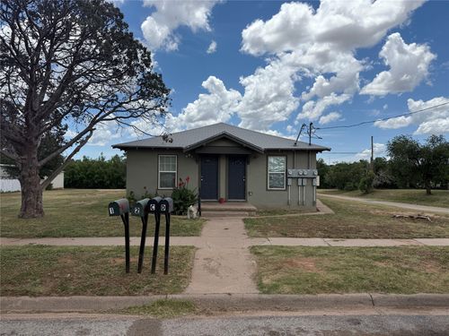 211 W Avenue D, Sweetwater, TX, 79556-5131 | Card Image