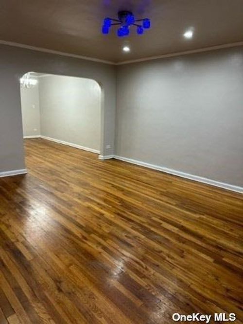 22514 Murdock Ave, Queens Village, NY, 11429-2729 | Card Image