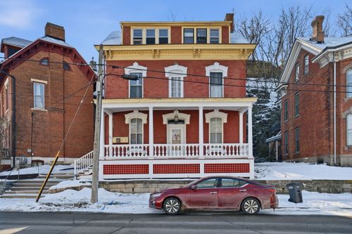 306 W Locust St, DUBUQUE, IA, 52001-4566 | Card Image