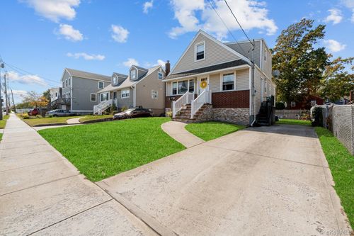 310 Miller Ave, Freeport, NY, 11520-5517 | Card Image