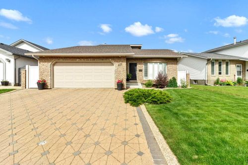 699 Taylor Rd Se, Medicine Hat, AB, T1B3X7 | Card Image
