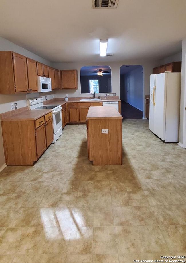 15847 Manes Grv, House other with 3 bedrooms, 2 bathrooms and null parking in San Antonio TX | Image 8