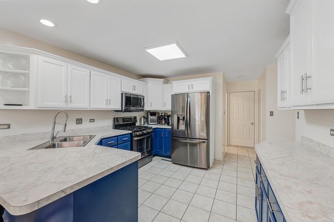 17964 Upland Dr, Townhouse with 3 bedrooms, 4 bathrooms and 2 parking in Tinley Park IL | Image 13