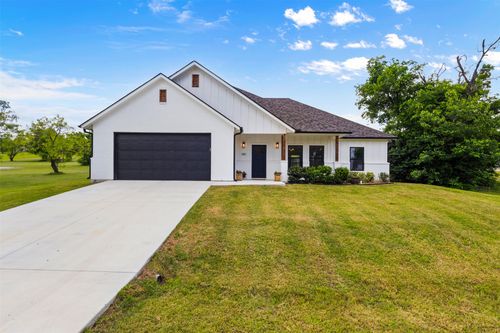 105 & 107 Runaway Bay Drive, Runaway Bay, TX, 76426 | Card Image