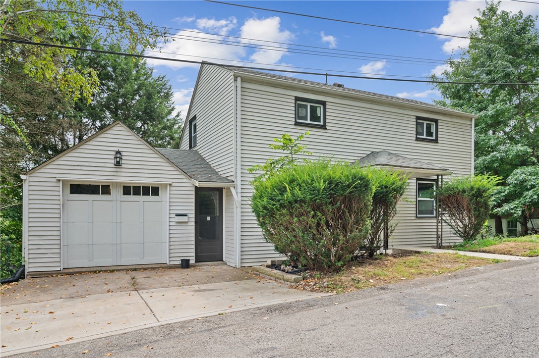 Taylor St, Braddock, PA 15104