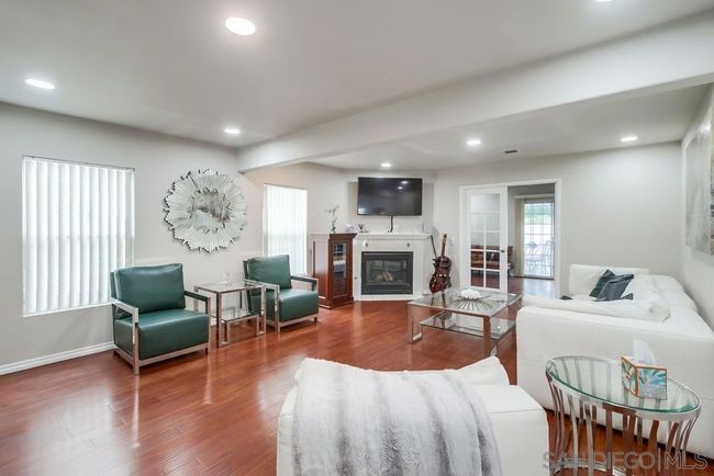 Den/Family/Great Room | Image 10