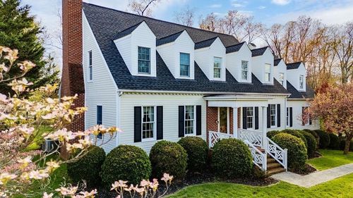 100 Buckingham Pl, WAYNESBORO, VA, 22980-6108 | Card Image