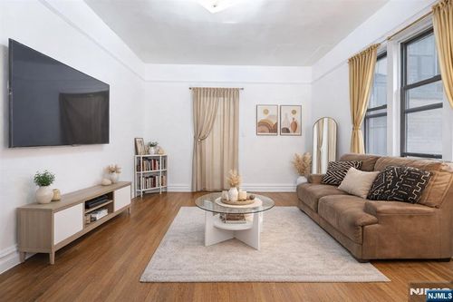 270 Harrison Ave, Jersey City, NJ, 07304-1732 | Card Image