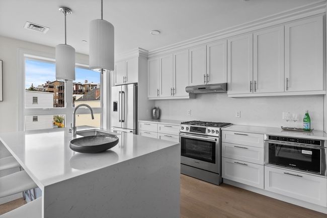 APT-509 - 301 Border St, Condo with 2 bedrooms, 2 bathrooms and 1 parking in Boston MA | Image 5