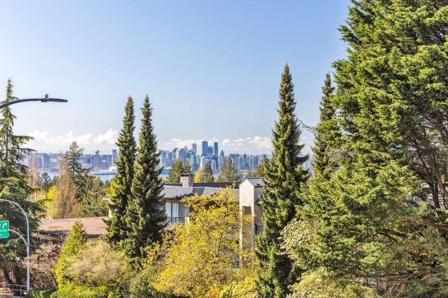 2606 Lonsdale Avenue, Townhouse with 3 bedrooms, 2 bathrooms and 2 parking in North Vancouver BC | Image 17