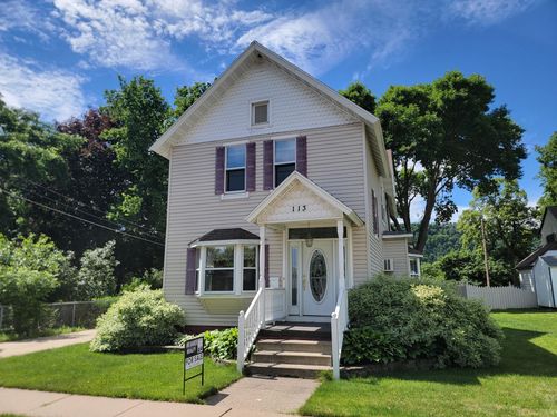 113 E Sarnia St, Winona, MN, 55987-3675 | Card Image