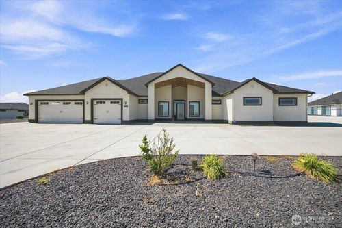 2075 Fraser Dr, Pasco, WA, 99301 | Card Image